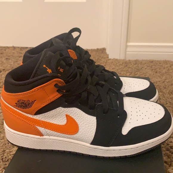 Air Jordan 1 Mid Shattered Blackboard GS - Picture 7 of 8